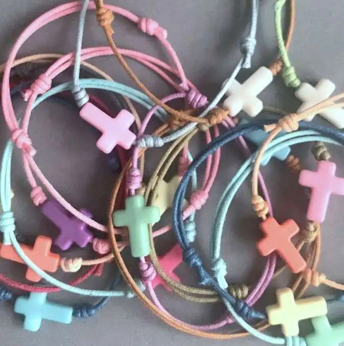 PULSERAS CON CRUCES DE COLORES Y CORDON DE ALGODÓN ENCERADO